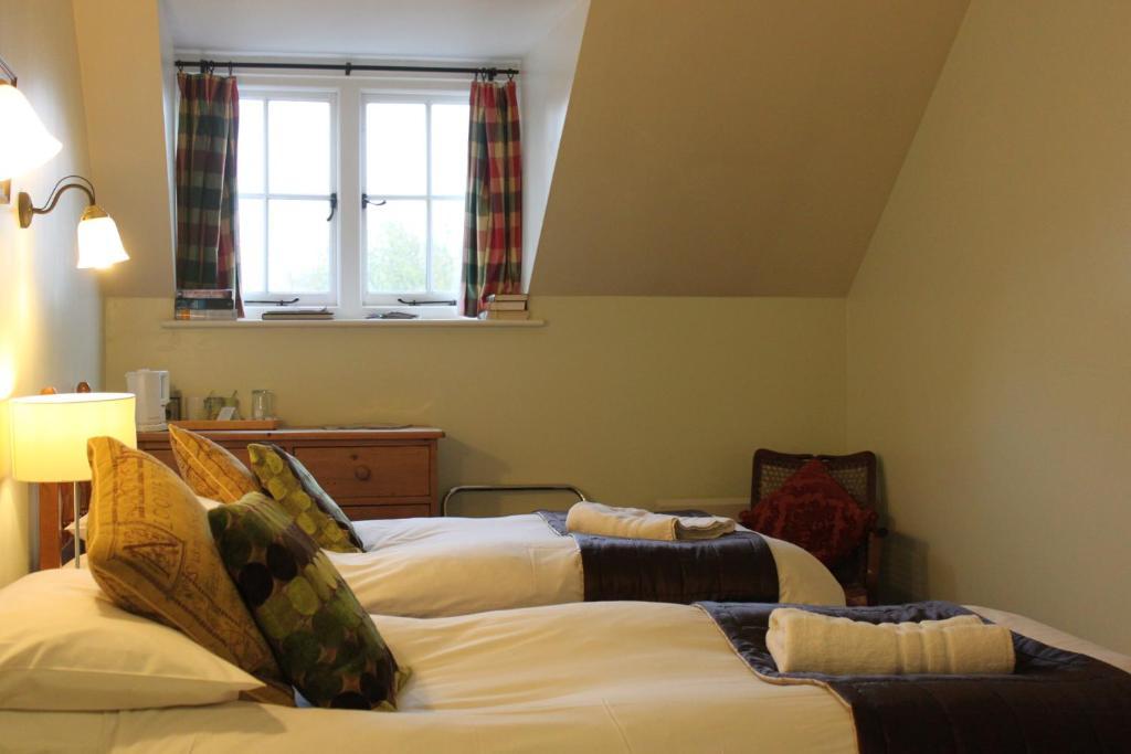 The Mill Arms Hotel Romsey Room photo